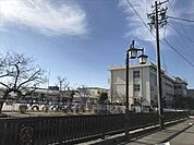 黒田小学校 560m