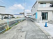≪西側北向き　幅約4.0ｍ≫普通車が1台通れる幅となります。大型車の通行が少ないので、振動や騒音が抑えられます。