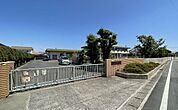 冨田保育園【保育理念・方針】健康や安全に気をつけ、いきいきと遊ぶ子思いやりの心で人とかかわる子自然や地域の人に親しみを持つ子人の話を聞き、自分の思いや考えを話す子自由な発想で豊 680m