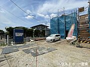 上棟しました。近隣の雰囲気は実際に見て、感じていただくのが一番です。ぜひ現地を見に来てください♪
