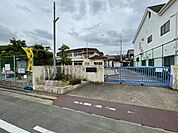 神山児童館【児童館】市内在住の18歳未満の子どもが自由に利用でき、”あそび”を通して子どもたちの健やかな成長を図り、情操を豊かにするための施設【放課後児童クラブ】神山小学校の児童が利用 230m