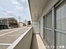 バルコニー：※居住中につき室内をCGにてもの消しをしたものです。下階を気にせず使える1階住戸。洗濯やちょっとした外時間も気兼ねなく楽しめます。