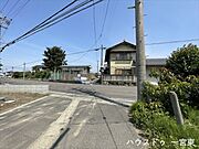 【東側北向き】幅員約3.2mの前面道路です。セットバックが必要となりますが、道路の幅が広がり見通しも良くなるので、安全性も高くなります。