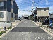 ≪東側北向き　幅約5.0ｍ≫車がすれ違うのに安心な道幅です。道幅が広すぎると交通量が増えてしまうのも心配ですので、これぐらいが理想的な道幅なのかもしれませんね。
