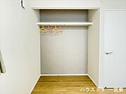 ≪2階6.7帖洋室≫広すぎないからこそ使いやすい。必要な物にすぐ手が届く、ちょうどいい収納です。