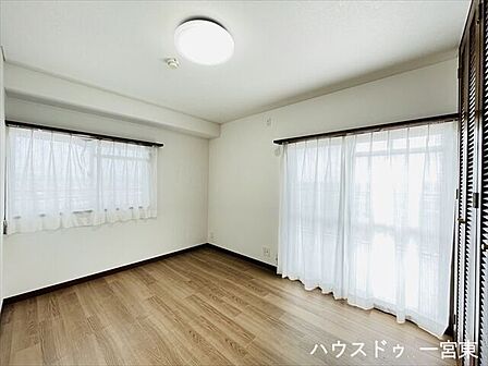 【6.5帖】一番広いお部屋になっています。クローゼットも大きいので、主寝室の利用に適しています。