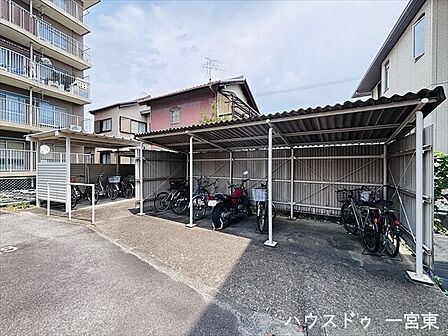 ≪駐輪場≫駐輪場もしっかり併設されております。屋根付きで大事な自転車が雨・雪から守られます。