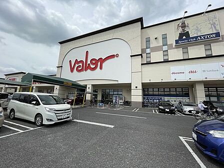バロー一宮西店営業情報：AM10:00〜PM8:00　※土日はAM9:30に開店いたします。飲食店などのテナントあり 660m