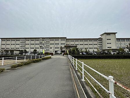 大和南中学校【校訓】至誠・自律・敬愛【教育目標】至誠…誠意をもって人に接し、事に取り組める生徒自律…目標・計画をもって、粘り強く実行できる生徒敬愛…長所を認め合い、感謝・感動が 900m