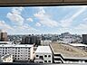 その他：10階からの眺めは、気持ちが良いです。遠くに海が見えるので、リフレッシュしたいときはバルコニーに出て、移り行く景色を眺めるのも素敵です。