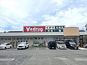 V・drug四日市桜花台店営業時間　9:00-21:00日用品以外にも食料品も取り扱っているので便利です。毎週水曜日と土曜日は、ポイント3倍デー。クレジットカード・電子マネー・スマホ決済利用可…