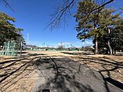 中央公園大羽根運動公園の入り口にある公園運動公園側にはテニスコート、グランドゴルフ場、野球場、サッカー場がある 3210m