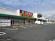 スギドラッグ釆女店営業時間ドラッグストア　9:00-22:00スギ薬局調剤　平日　10:00-14:00/15:00-19:00　土日祝日は定休日駐車場　78台あり 910m