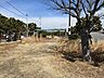 周辺：磯津公園ブランコ、藤棚、ベンチなどが設置されています。夜はコンビナートの綺麗なライトアップを見ることができます。 280m