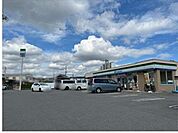 ファミリーマート　四日市小杉町店24時間営業。スローガンは「Fun＆Fresh」。驚きやワクワク感を与えるべく、商品改革に取り組んでいる。（電子マネー利用可　ＡＴＭあり　ネット通販あり）Tポイント…