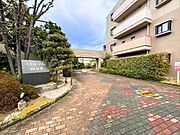 快適にお過ごしいただけるよう綺麗に整備され、清潔感溢れるエントランスです（2026年3月26日撮影）