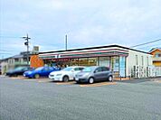 セブンイレブン　天カ須賀店24時間営業。スローガンは「近くて便利」。地域の人へのサービスを重視し、配達サービスにも力を入れている。（電子マネー利用可　ＡＴＭあり　ネット通販あり）nanacoポイン…