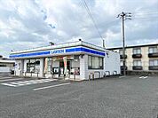 ローソン四日市別名店24時間営業。スローガンは「マチの健康ステーション」、健康や美容に配慮した商品が豊富。(電子マネー利用可　ＡＴＭあり　ネット通販あり）Ponta dポイントサービスあり。 200m