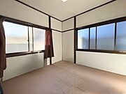 1階5帖：通風の良い2面採光のお部屋です。（※家具消し加工をしています）（2025年9月7日撮影）