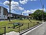 周辺：曙西公園【住宅街にある落ち着いた雰囲気の公園です。鉄棒、ブランコ、ベンチなど様々な遊具があり、小さなお子様も楽しむことができます。犬も同伴可能で、ペットとの時間も満喫できます。】 110m
