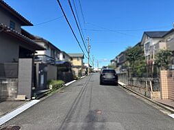 桑名市藤が丘6丁目:前面道路含む現地写真