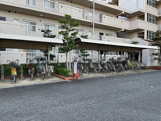敷地内に駐輪場...