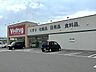 周辺：Vdrug四日市泊店営業時間：9:00〜21:00日用品以外にも食料品も取り扱っているので便利です。毎週水曜日と土曜日は、ポイント3倍デー。クレジットカード・電子マネー・スマホ決済利用可 790m
