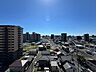 その他：【南側眺望】10階部分から街並みを一望できる、開放感あふれる眺望。視界を遮る建物も少なく、青空が大きく広がる気持ちの良い景色です。