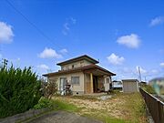玄関が前面道路と離れており、飛び出し事故なども防げます。※一部画像修正をしています。（2025年10月26日撮影）