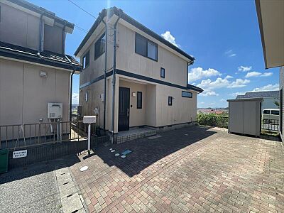 外観:【外観】当日対応可能!お気軽にお問い合わせください ※駐車は縦列二台分です 外観:【外観】当日対応可能!お気軽にお問い合わせください ※駐車は縦列二台分です