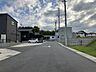 外観：前面道路含む現地写真