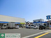ローソン足立谷在家店 徒歩10分。コンビニ 780m