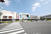 イオンレイクタウン 徒歩13分。ショッピングセンター 980m
