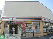 セブンイレブン 徒歩4分。コンビニ 270m