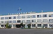 足立区立伊興中学校 614m
