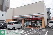 セブンイレブン足立江北1丁目店 徒歩9分。 670m