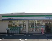 ファミリーマート東綾瀬一丁目店 629m