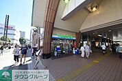 ファミリーマート草加駅店 徒歩11分。 830m