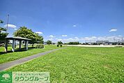 長栄中央公園 徒歩17分。 1300m