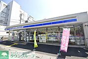 ローソン草加氷川店 徒歩6分。 470m