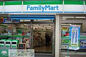 ファミリーマート綾瀬西口店 徒歩5分。コンビニ 380m