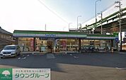 ファミリーマート岩塚本通五丁目店 徒歩4分。 250m