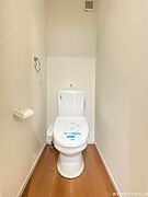 トイレは1階と2階の計2ヶ所♪温水洗浄付の高機能トイレを設置。