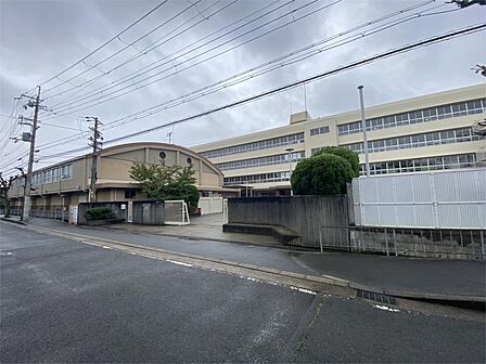茨木市立西陵中学校(940m)