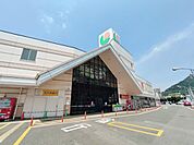 マルショク富野店 徒歩14分。 1050m