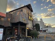 びっくりドンキー 小倉中津口店 徒歩8分。 610m