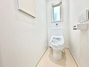 2階のトイレ　温水暖房洗浄便座