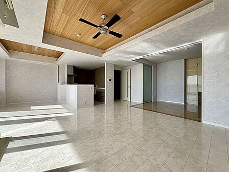 洗練された室内は、心躍る空間に。