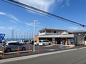 セブンイレブン葉山マリーナ店 徒歩11分。 850m
