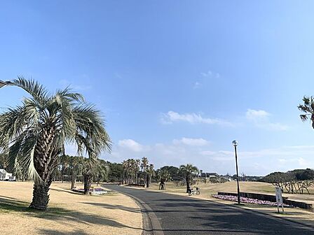 辻堂海浜公園まで車で12分 約3.0km
